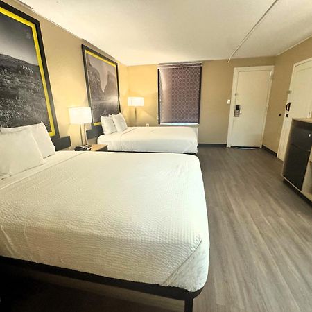 Super 8 By Wyndham Corpus Christi Airport Hotel Bagian luar foto