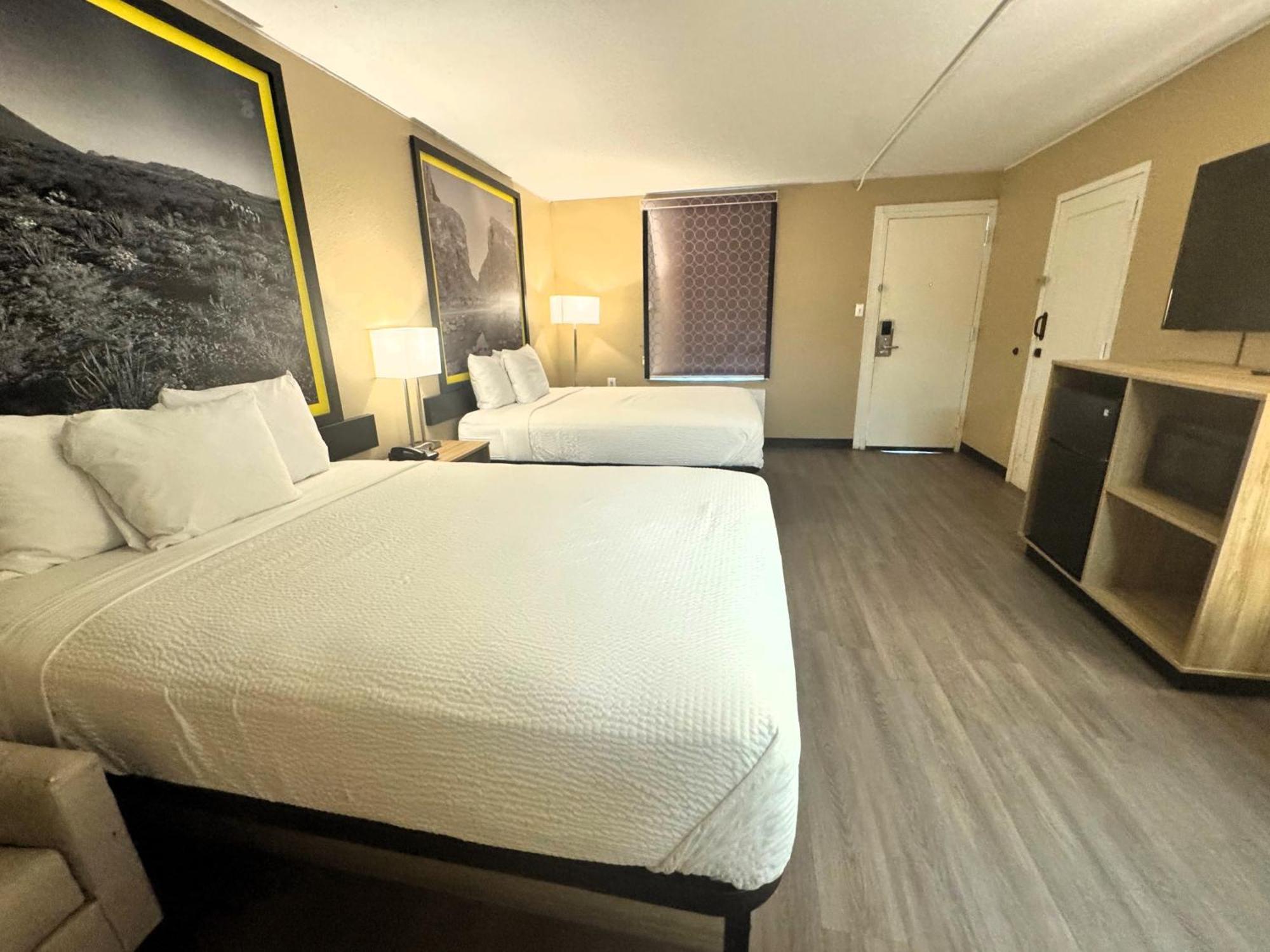 Super 8 By Wyndham Corpus Christi Airport Hotel Bagian luar foto