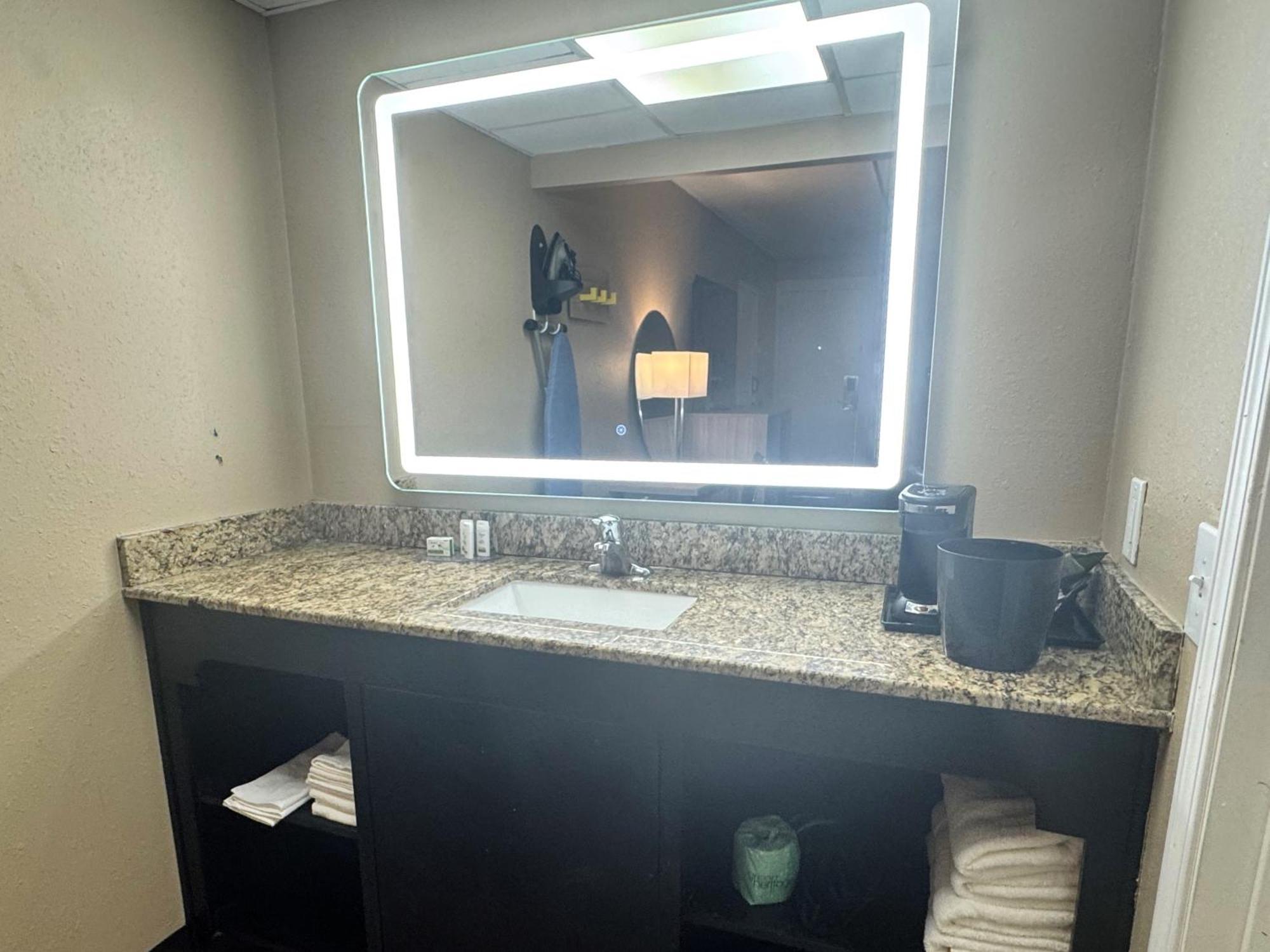 Super 8 By Wyndham Corpus Christi Airport Hotel Bagian luar foto