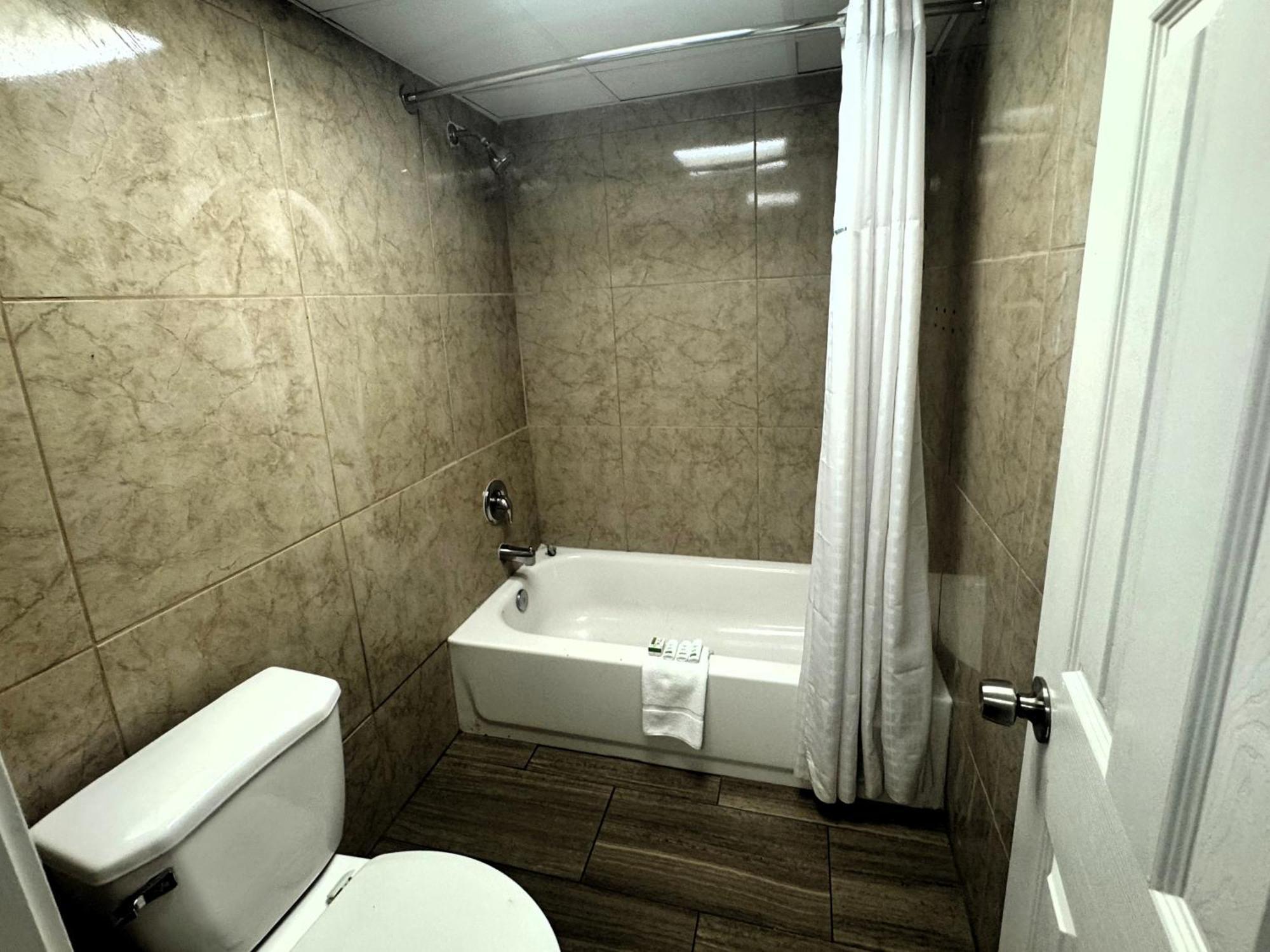 Super 8 By Wyndham Corpus Christi Airport Hotel Bagian luar foto